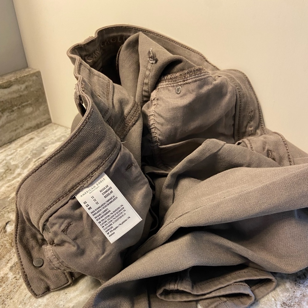 American eagle size 12 retro jeans. Only worn once.